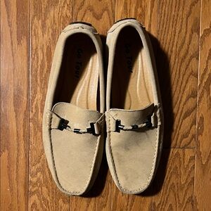 Men's Tan Loafers with Black Detailing